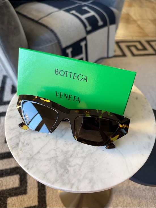 Bottega Veneta Cat Eye Sunglasses BV12192 main image 4